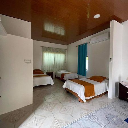 Hostal Muro De Las Lagrimas With High Speed Internet Starlink Puerto Villamil Exterior photo