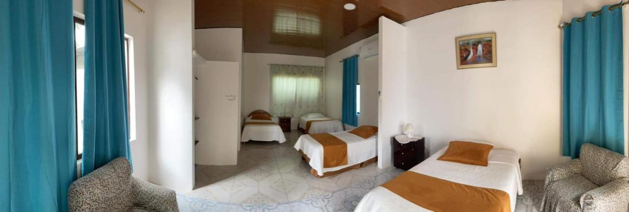 Hostal Muro De Las Lagrimas With High Speed Internet Starlink Puerto Villamil Exterior photo
