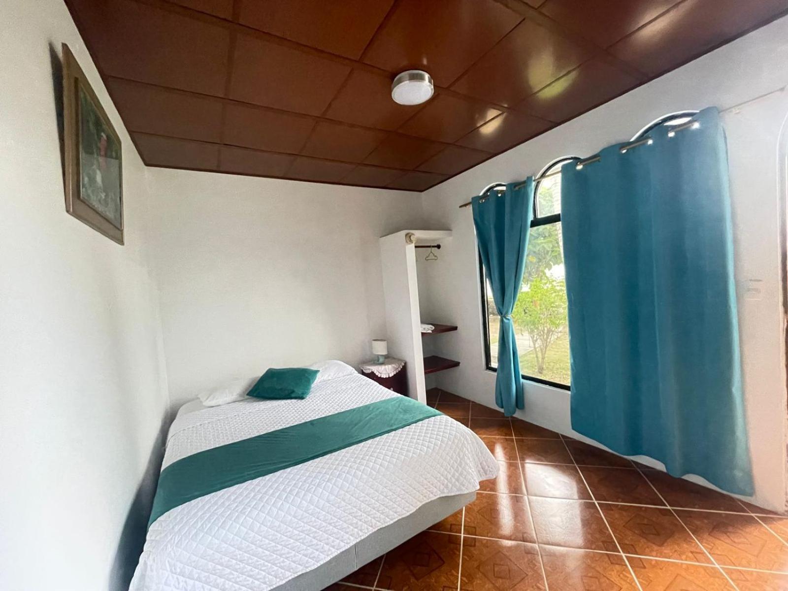 Hostal Muro De Las Lagrimas With High Speed Internet Starlink Puerto Villamil Exterior photo